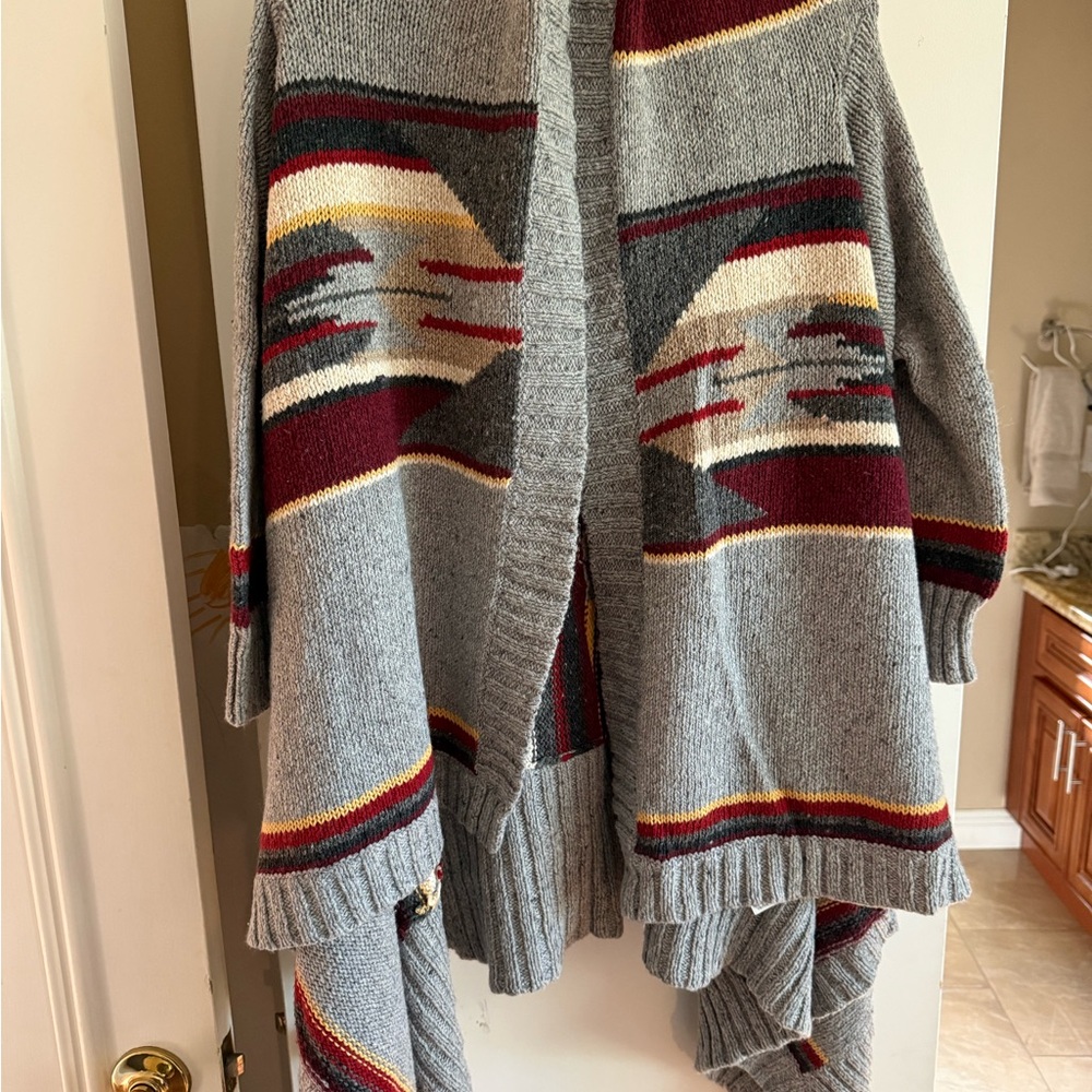 Hollister Gray and Burgundy Patterned Women's Sweater